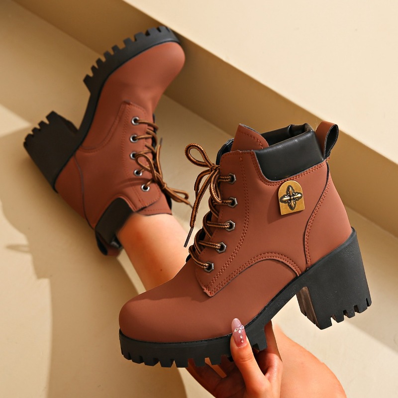 Outdoor Lighting Trends 2026 - Nova Tendência 2026: Botas Curtas Femininas